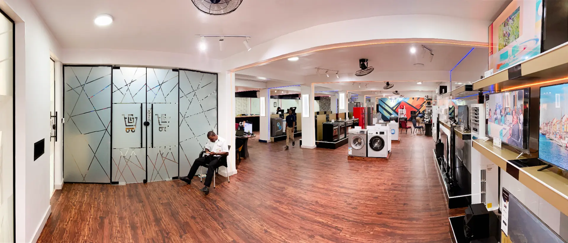 Lu Gold Store showroom floor with Gree and other appliance displays